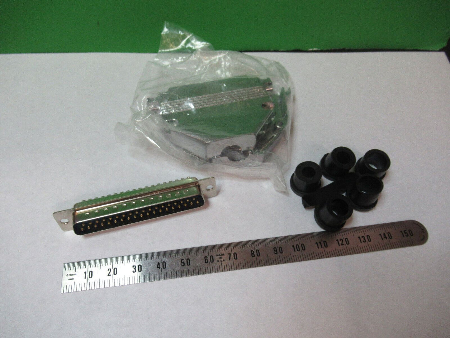 DB9 CONNECTOR 37 PINS  AS PICTURED G3-FT-100