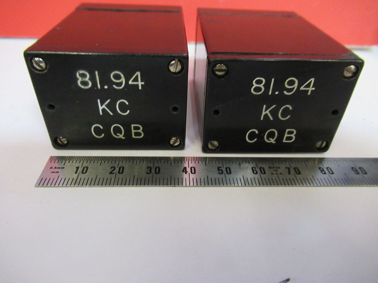 ANTIQUE QUARTZ CRYSTAL 81.94 PAIR FREQUENCY CONTROL RADIO AS PICTURED Q2-110