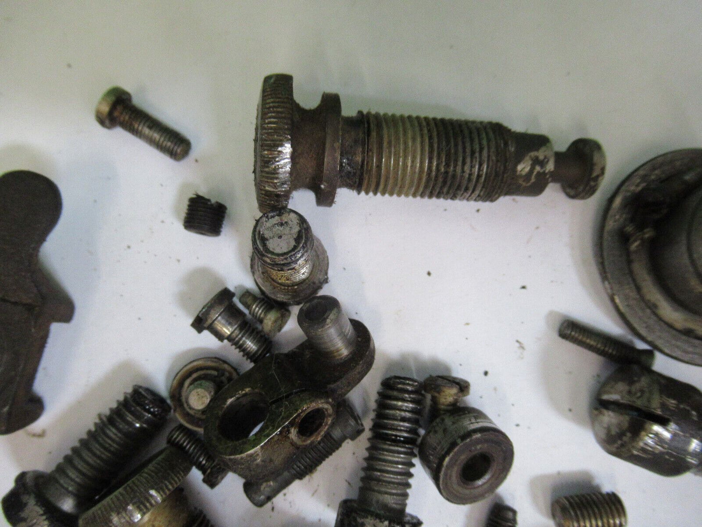 FOR PARTS ASSORTED SCREWS  SEWING MACHINE ANTIQUE AS PICTURED Q4-A-80