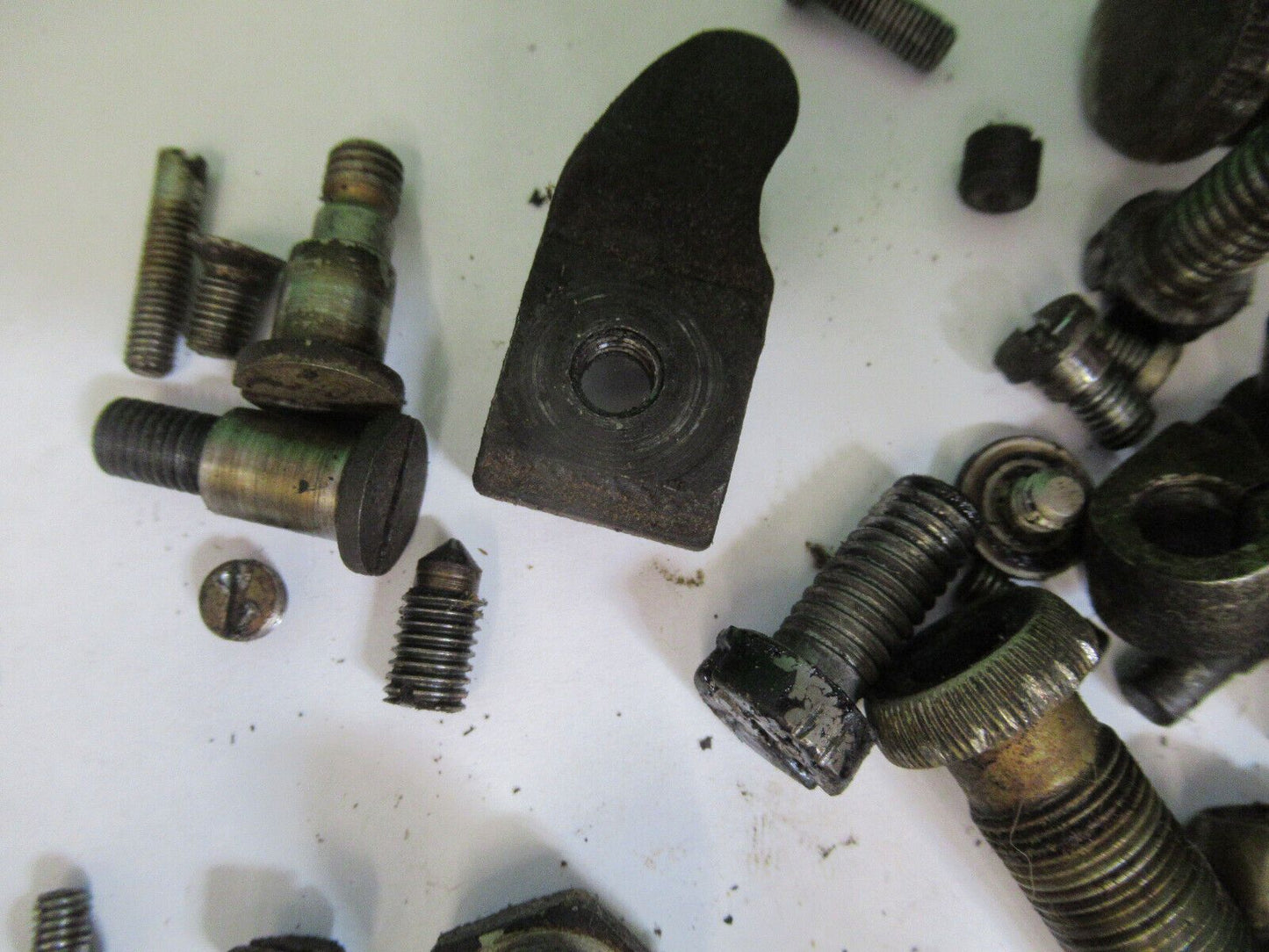 FOR PARTS ASSORTED SCREWS  SEWING MACHINE ANTIQUE AS PICTURED Q4-A-80