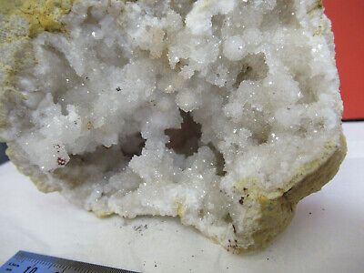 MINERAL GEODE SAMPLE QUARTZ  AS PICTURED OPTICS &P8-A-97