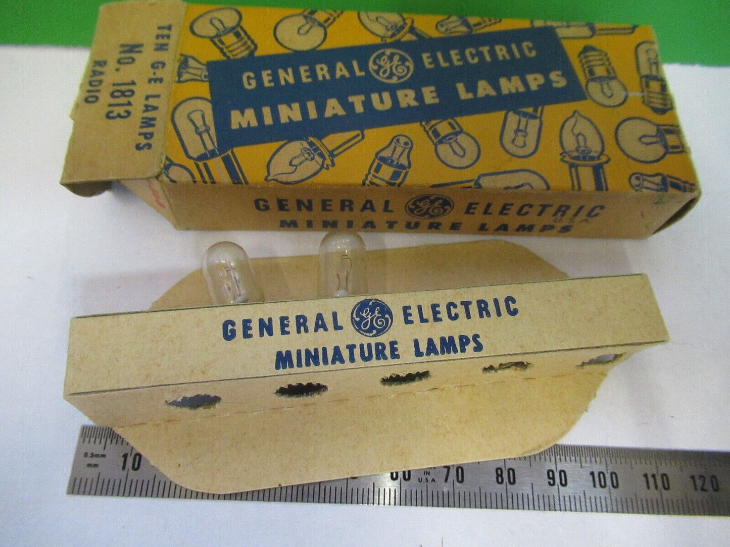 LOT 2 PCS GE GENERAL ELECTRIC 1813  12-16V LAMP BULB AS PICTURED 8X-A-49