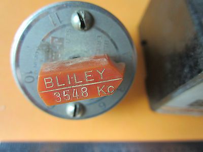 VINTAGE WWII QUARTZ CRYSTAL BLILEY VARIABLE 3548 KC FREQUENCY VF2 +BOX BIN#D3-30