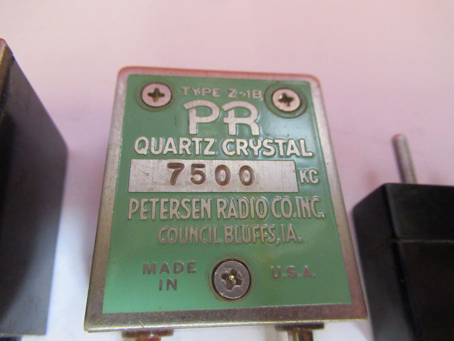 ANTIQUE QUARTZ CRYSTAL LOT MOTOROLA FREQUENCY CONTROL RADIO AS PICTURED Q2-115