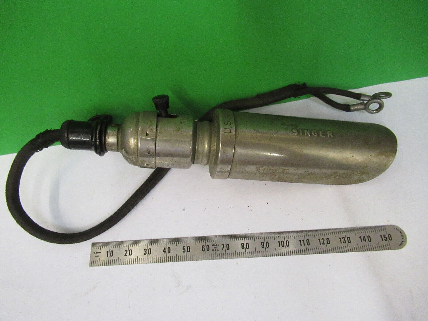 for parts RARE LAMP ASSEMBLY for  SINGER SEWING MACHINE AS PICTURED &R8-A-50