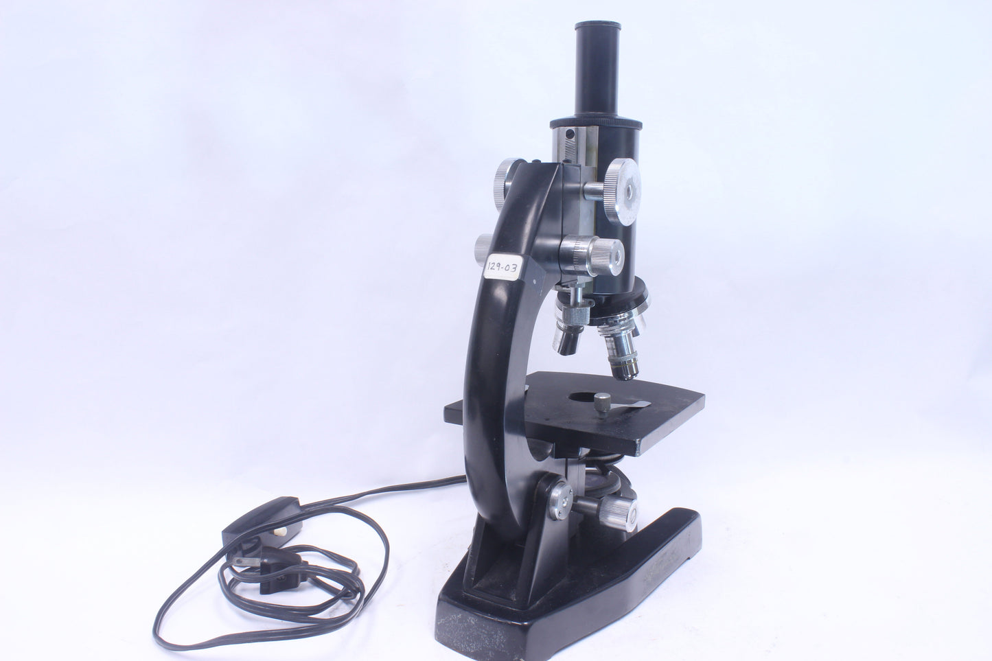 Vintage Wolfe Wetzlar Microscope (27708)