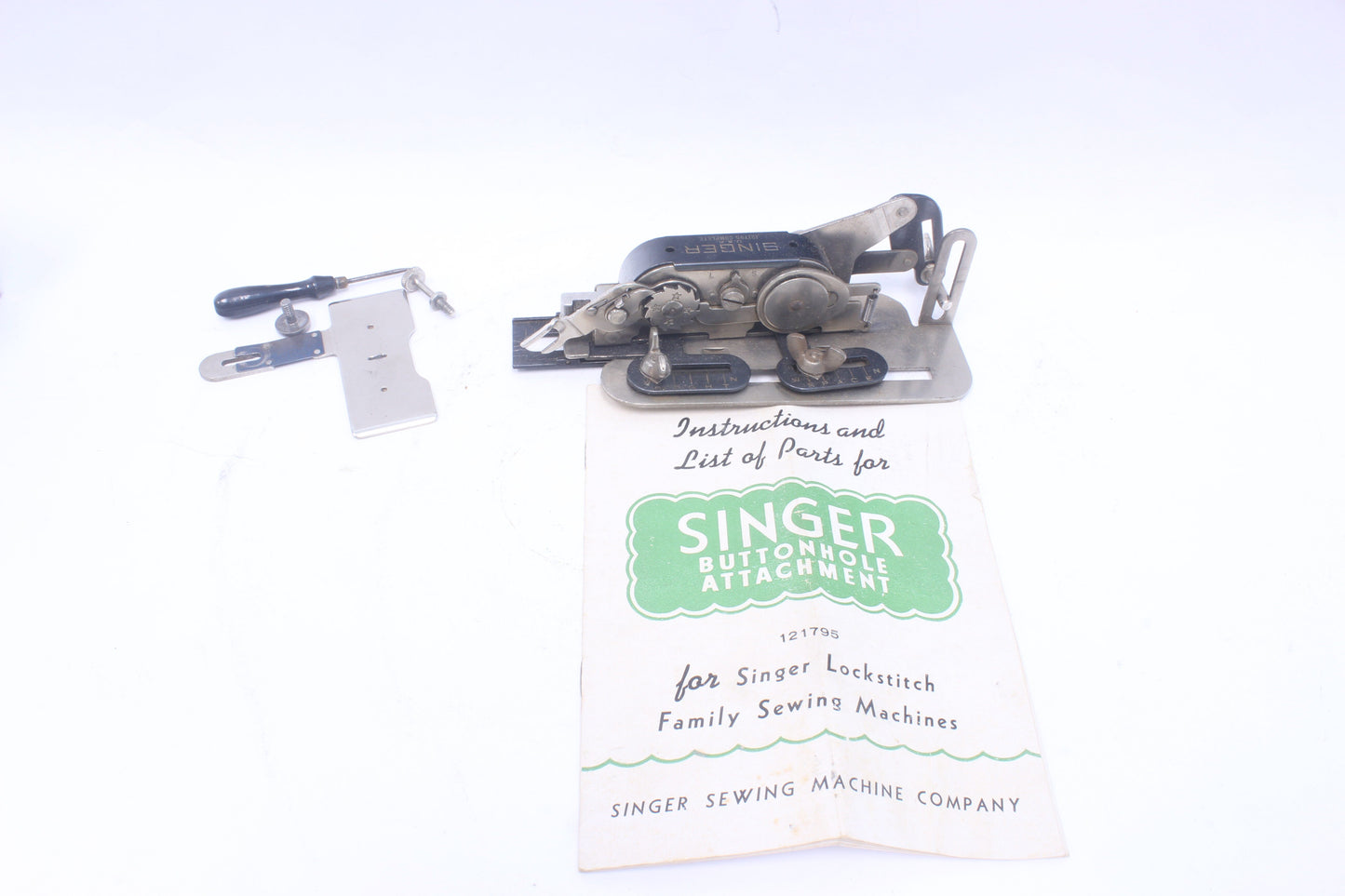 Old Singer Sewing Machine Buttonhole Attachment Accessory No. 121795 &H2-A-21