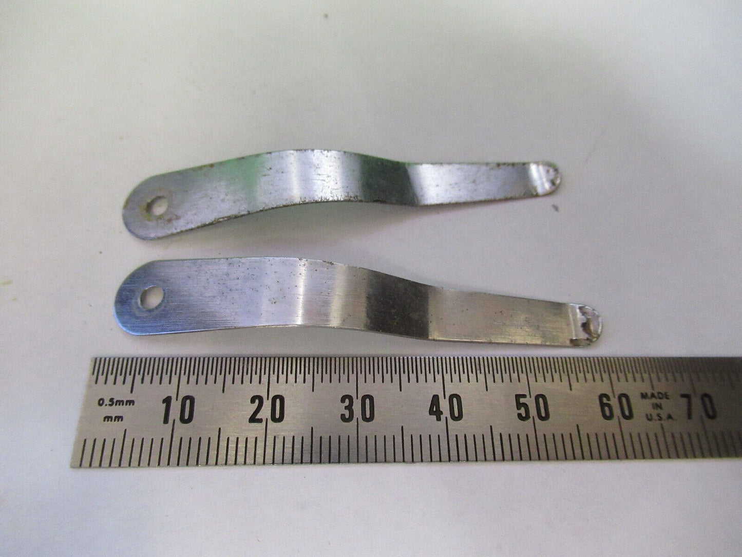 AO SPENCER PAIR CLIPS  ANTIQUE MICROSCOPE PART AS PICTURED #R1-A-62