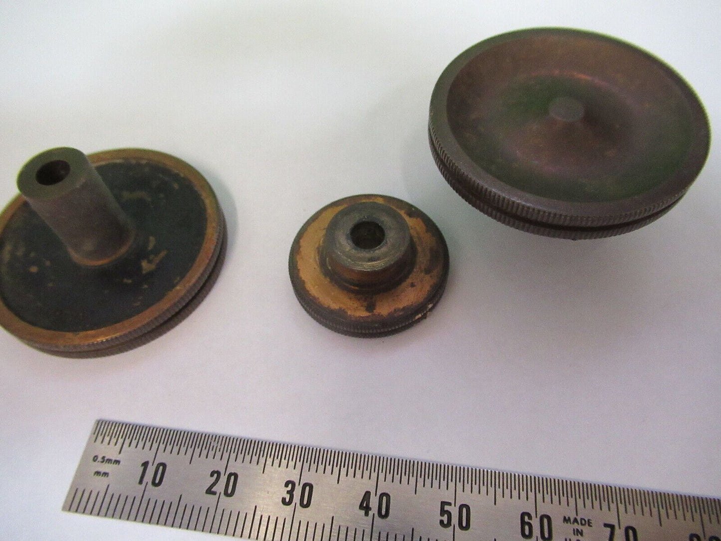 ANTIQUE BRASS BAUSCH LOMB SET OF KNOBS MICROSCOPE PART AS PICTURED #z1-a-201