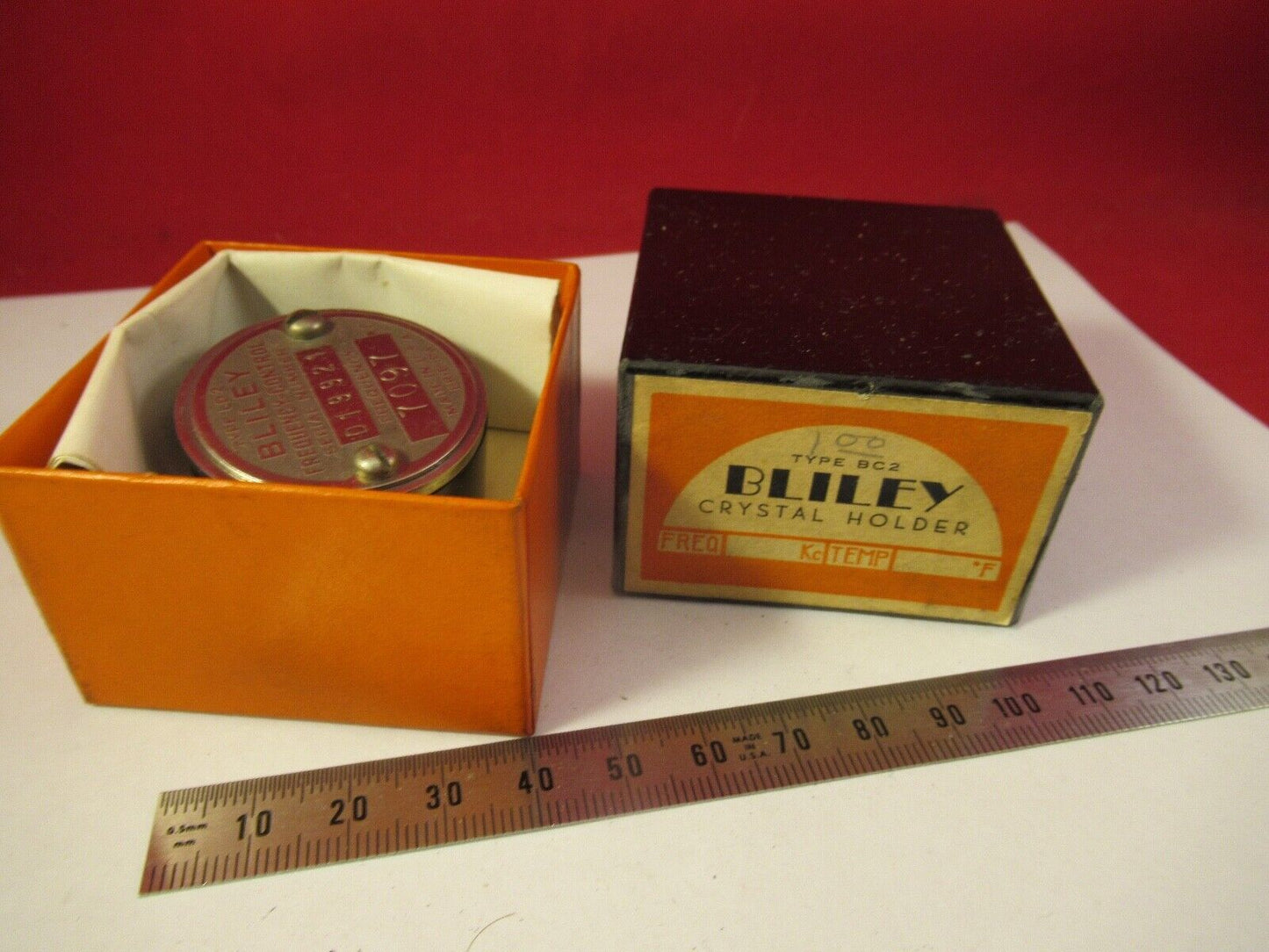 VINTAGE 1940's QUARTZ CRYSTAL BLILEY LD2 FREQUENCY 7097 KC + BOX &9-A-61