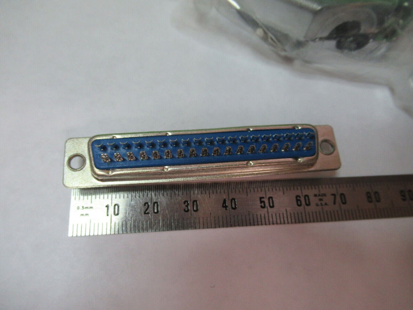 DB9 CONNECTOR 37 PINS  AS PICTURED G3-FT-100