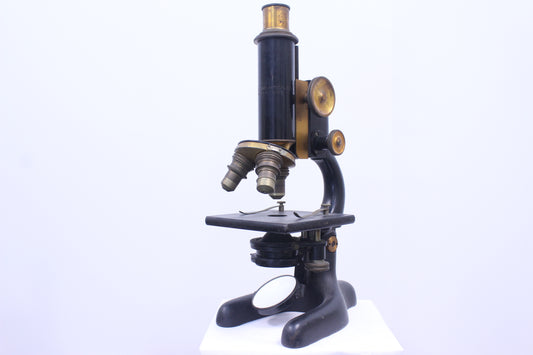 Microscopio de latón antiguo Bausch &amp; Lomb (154722)